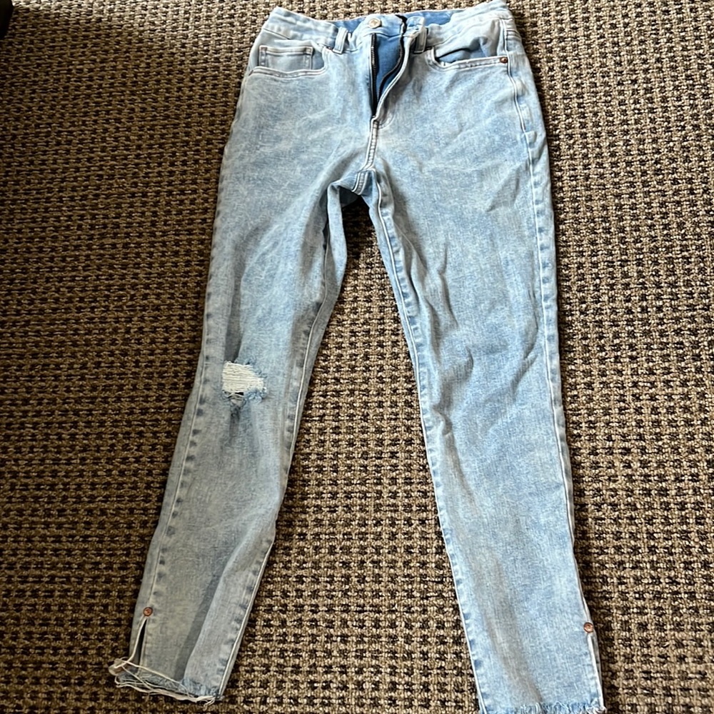 Express medium sized blue jeans cropped